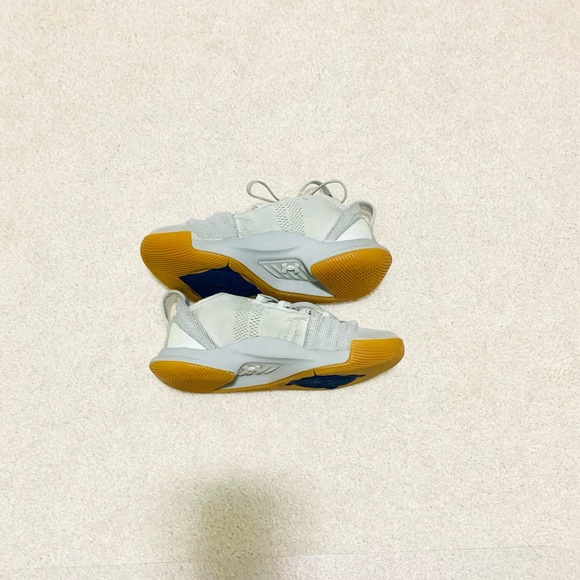 Under Armour running shoes for kids - Picture 3 of 3